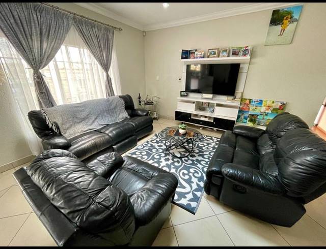 5 BEDROOM HOUSE FOR SALE IN RANGEVIEW